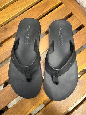 Reef Classic Ojai Woman’s Black Leather Flip-Flop Sandals